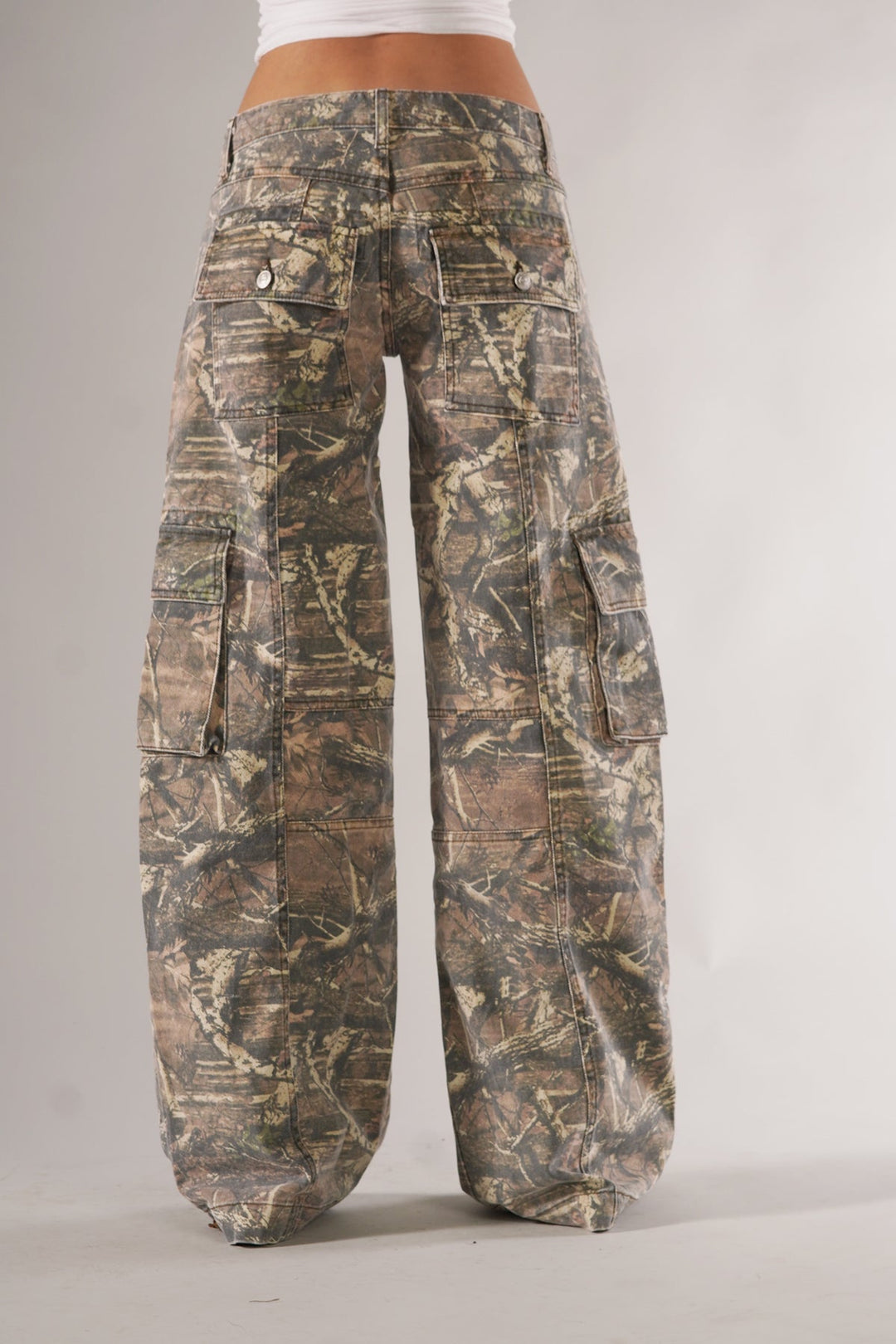 Reese | Women’s Camouflage Cargo Pants in a Wide-Leg Cut